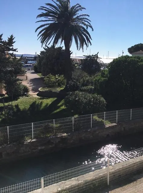 Apartment Appartement Les Salins Hyeres