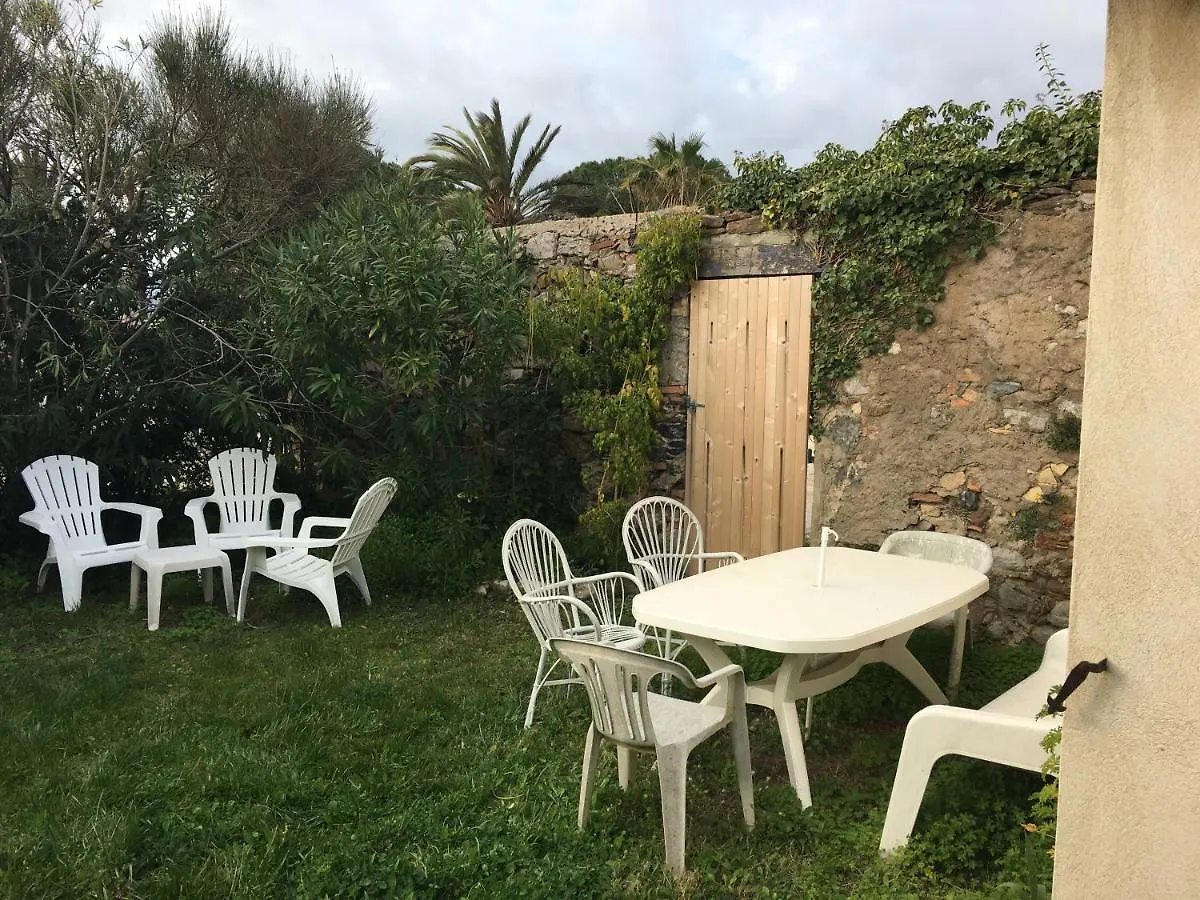 Apartment Appartement Les Salins Hyeres